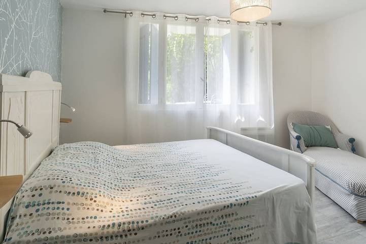 Location de vacances pour 12 personnes, avec terrasse et jardin à Grans - 3