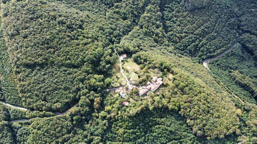 Location de vacances pour 4 personnes, avec Jacuzzi ainsi que Terrasse et Vue à Lacrouzette