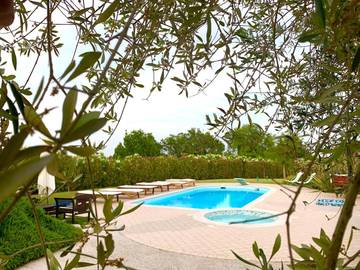 Cottage pour 4 personnes, avec vue ainsi que piscine et jardin, animaux acceptés à Mosciano Sant'Angelo