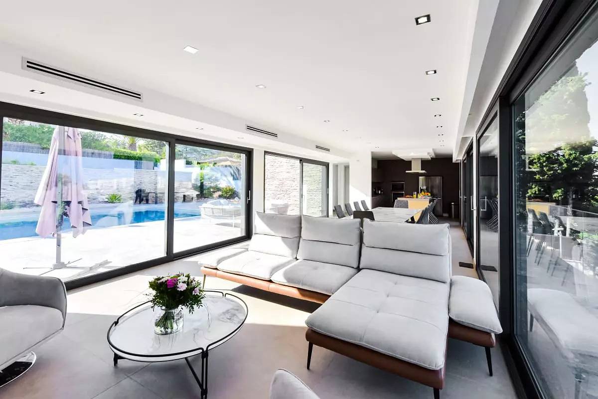 Villa d’architecte avec piscine chauffée pour 10 ! in Mandelieu-la-Napoule, Côte méditerranéenne (France)