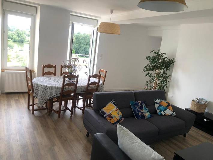 Location de vacances pour 6 personnes, avec Balcon et Terrasse ainsi que Jardin et Vue sur le lac à Saint-Hilaire-du-Harcouët