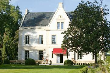 Hôtel pour 3 personnes, avec jardin ainsi que vue et piscine à Le Buisson-de-Cadouin