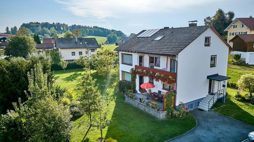 Ferienwohnung für 4 Personen, mit Balkon/Terrasse und Terrasse sowie Garten in Lindberg