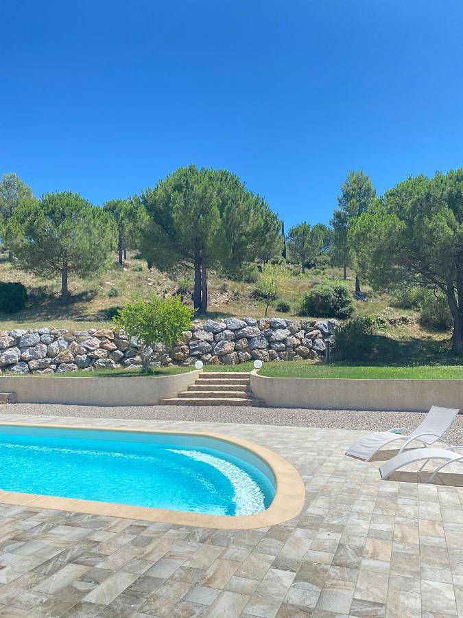 Location de vacances pour 3 personnes, avec jardin ainsi que vue et piscine à Bizanet - 2