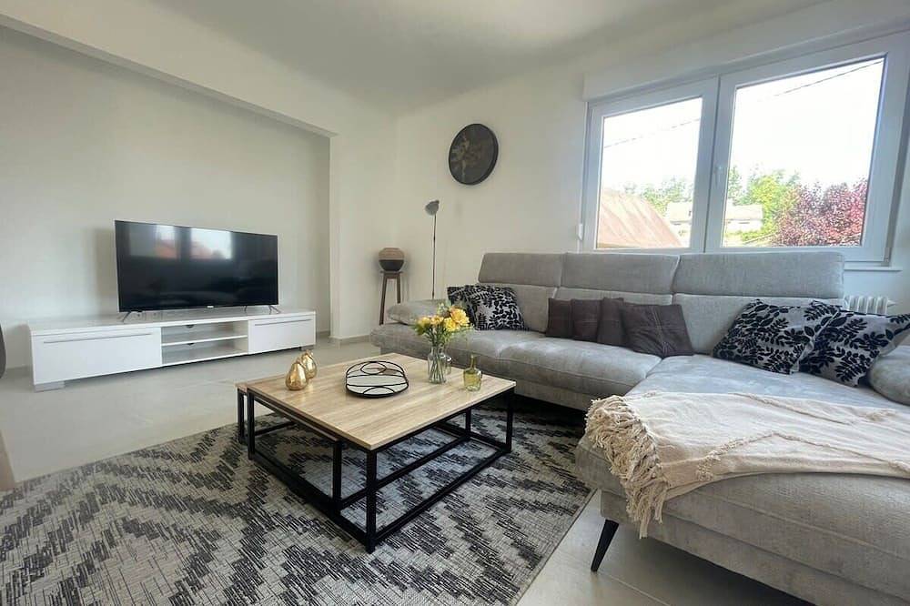 Renovated 4 Bed House near Basel w/ Garden+Parking in Bartenheim, Région de Mulhouse