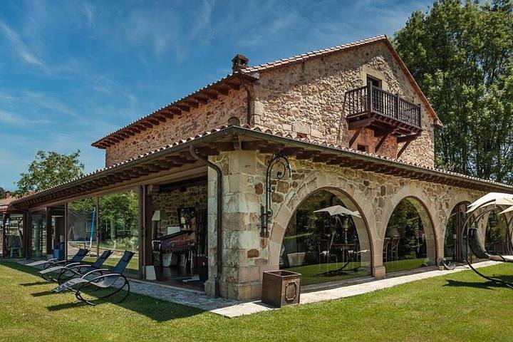 Chalet para 12 personas, con vistas además de piscina y jardín, Se admiten mascotas en Trasmiera - 3