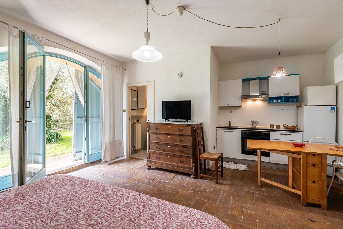 Geheel appartement, Appartement 'Nido Blu Loft' met gedeeld zwembad, privétuin en wifi in Siena, Provincie Siena