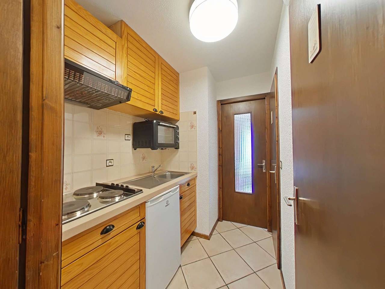 Entire studio, Ski-in/ski-out studio with terrace, parking and Wi-Fi - sleeps 4 in Le Grand-Bornand, Annecy region