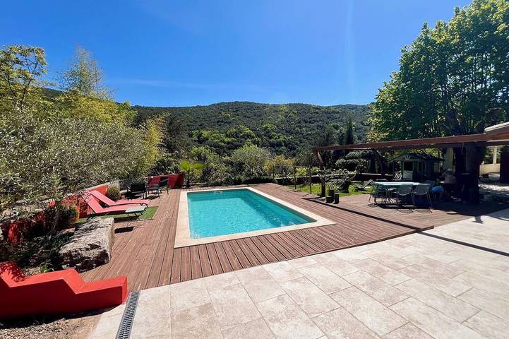 Villa pour 4 personnes, avec Terrasse ainsi que Jardin et Piscine