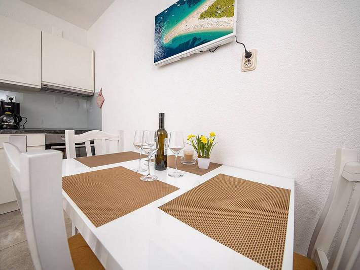 Vacation rental for 3 people, with Balcony and Terrace in Bol