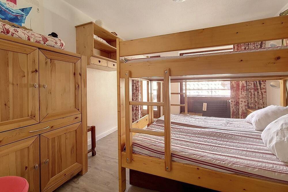 Entire apartment, Spacious Ski-In/Ski-Out Apartment · Balcony · Sleeps 6 in Les Menuires, Saint-Martin-de-Belleville
