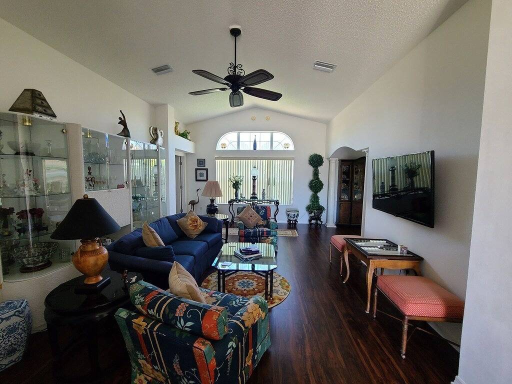 Free Golf Cart! Fabulous Location! Classy Decor! Pet-friendly! in The Villages, Sumter County