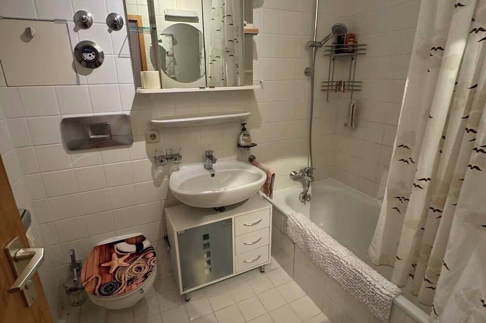 Ganze Wohnung, Ferienwohnung Walchensee mit Seeblick, Sauna & Schwimmbad. in Walchensee