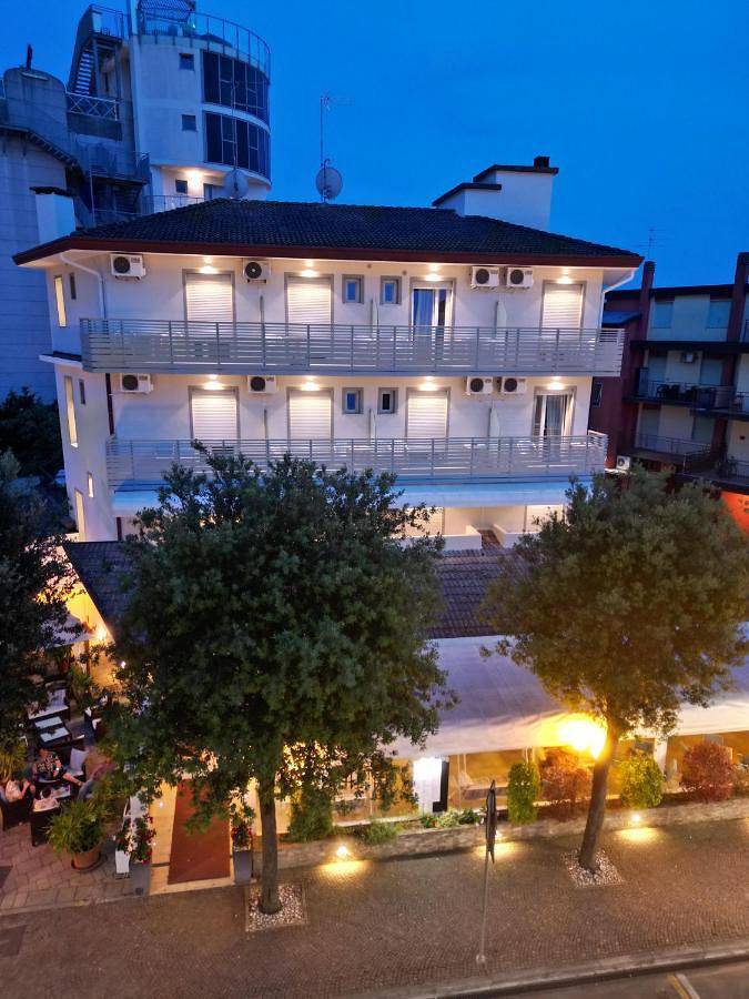 Hotel für 2 Personen, mit Terrasse und Ausblick in Eraclea Mare