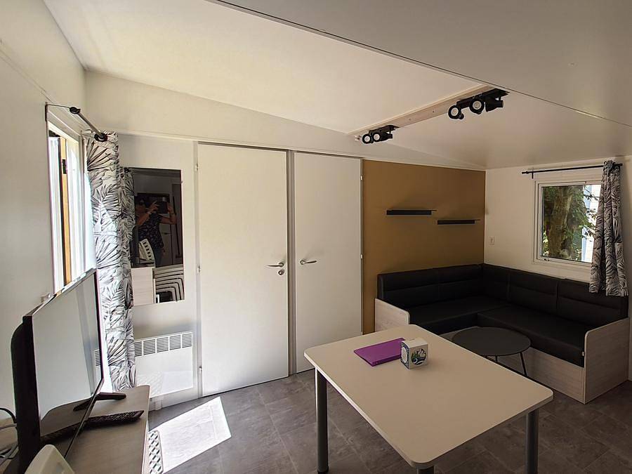 Camping Lac de Saint-Point Lamartine - Mobilheim 4 personen - Premium 33m² - 2 Schlafzimmer - überdachte Terrasse in Mouthe-Lac et Mont d’Or, Doubs