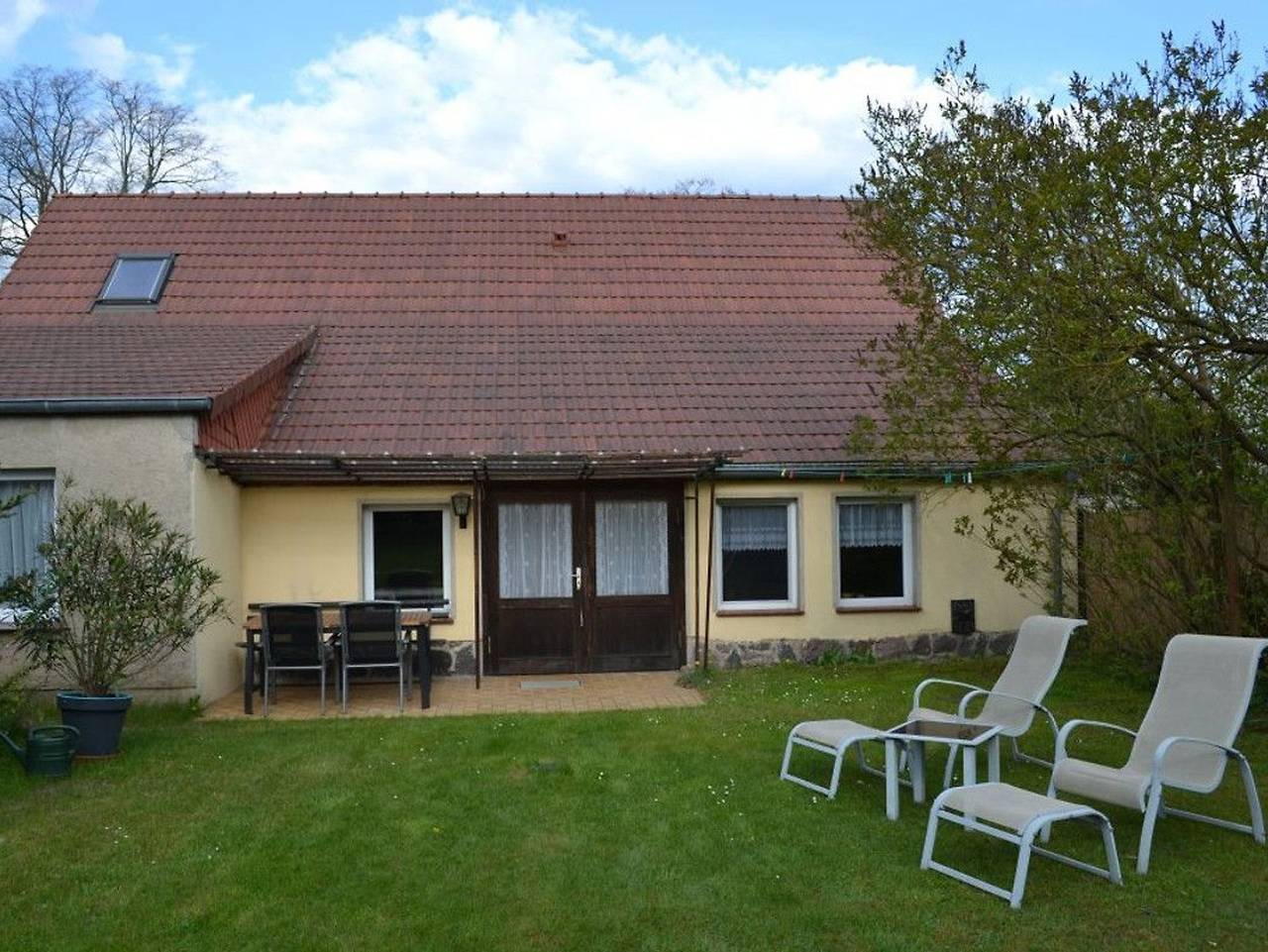 Ganze Ferienwohnung, Ferienwohnung und Ferienhaus in Wustrow - Ferienwohnung Jan in Zirtow, Wesenberg