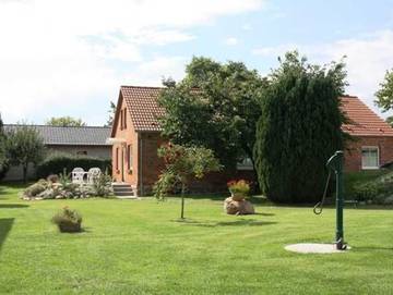 Ferienwohnung für 2 Personen, mit Garten und Terrasse, kinderfreundlich in Barkhagen