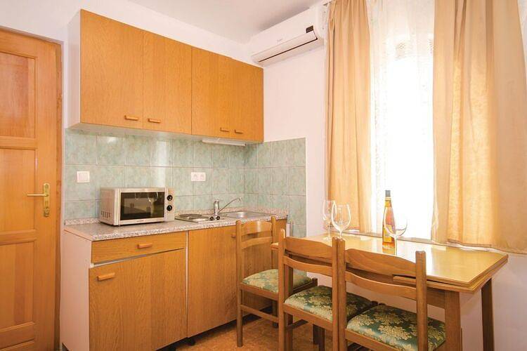Geheel appartement, Apartments Čiovo - Two Bedroom Apartment with Terrace (A5) in Okrug Gornji, Čiovo