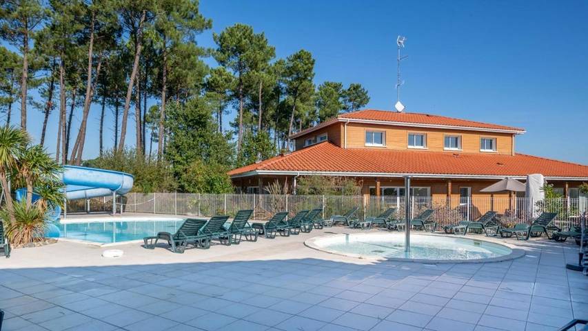 Parc de vacances pour 8 personnes, avec piscine ainsi que jardin et sauna, animaux acceptés dans Lac de Biscarrosse - 3
