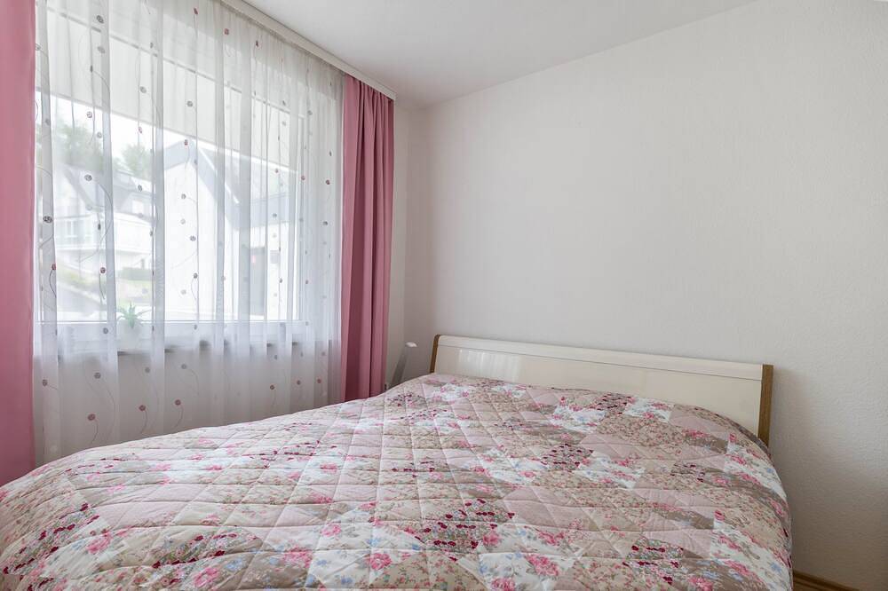 Ganze Wohnung, Traumwohnung am Sorpesee mit Panoramablick auf den See und beheiztem Innenpool in Langscheid (Sorpesee), Sundern