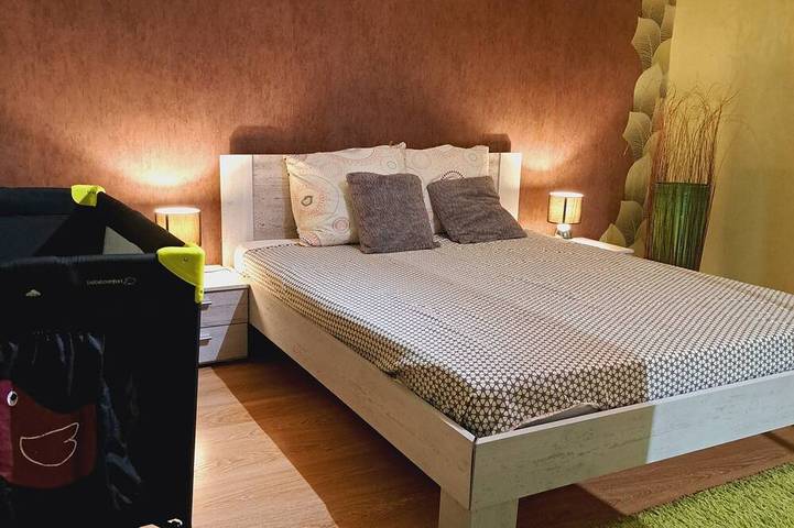 Gîte-Hütte-Ensuite mit Bad-Gartenblick in Wibrin, Houffalize