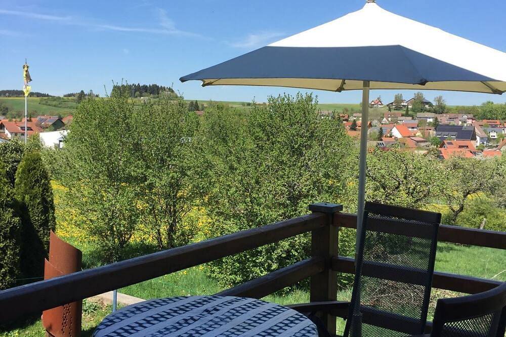 Ganze Wohnung, Ferienwohnung Moni, 90qm, 1 Schlafzimmer, 1 Wohn-/Schlafzimmer, Wintergarten, max. 4 Personen in Bräunlingen, Südschwarzwald