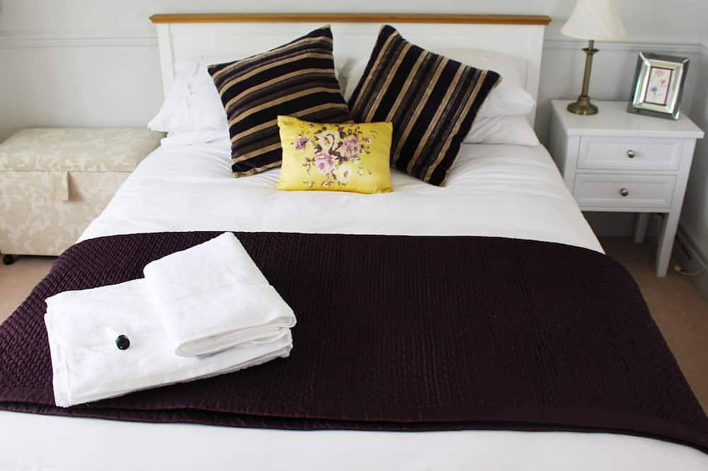 Luxury and private 2 bedroom bungalow with hot tub, prime location in Chester in Chester, Cheshire West and Chester