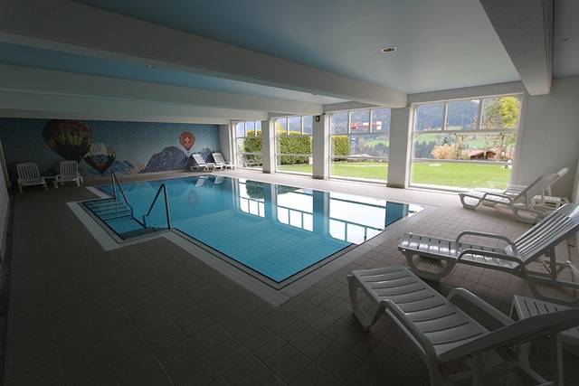 Gîte pour 4 personnes, avec balcon ainsi que jardin et sauna, adapté aux familles à Château-d' Œx - 3