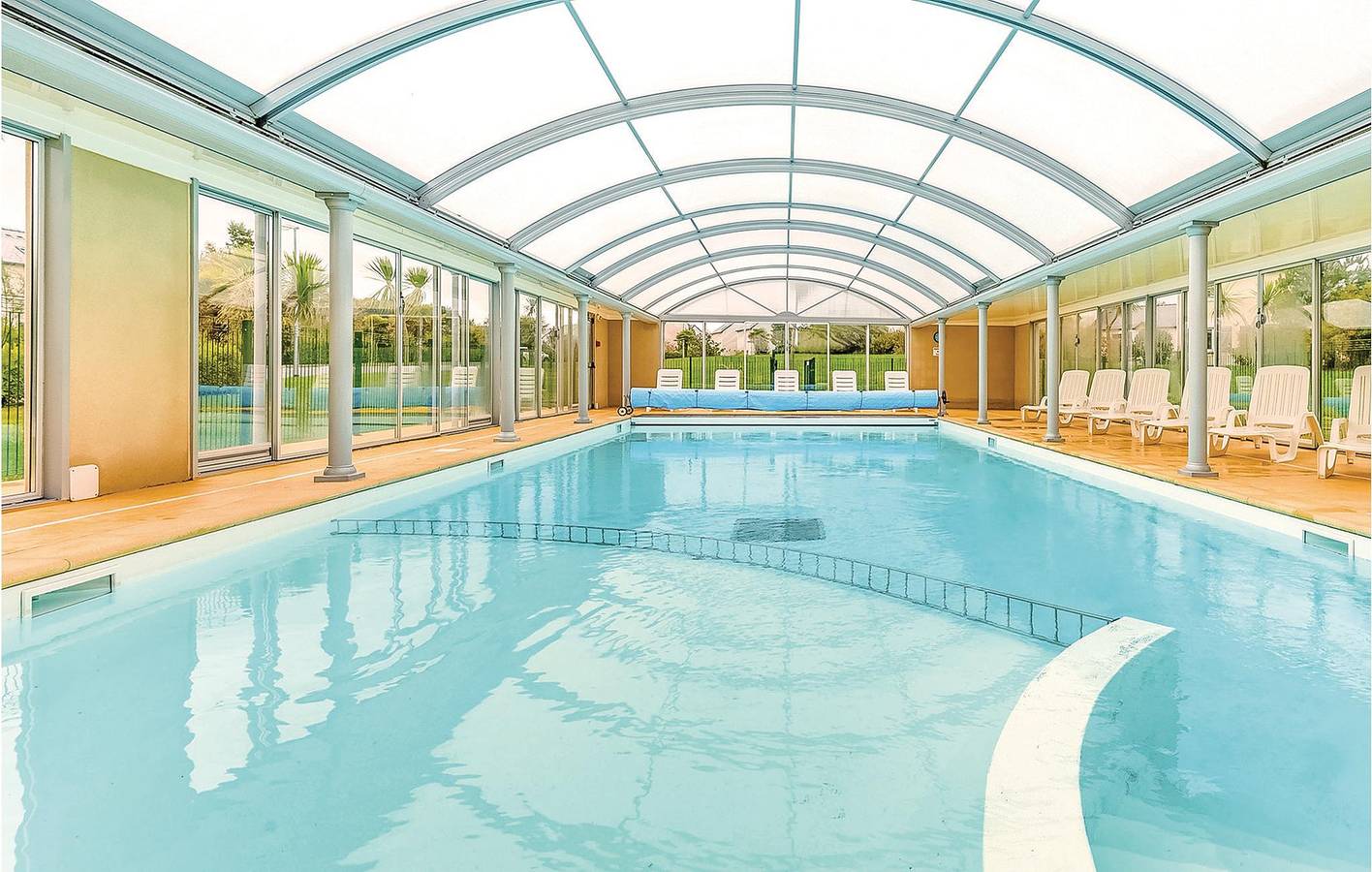 Gemütliche Wohnung mit WiFi, Parkplatz, TV, Doppelbett & Pool - 2km zum Plage du Portzic in Morgat, Crozon