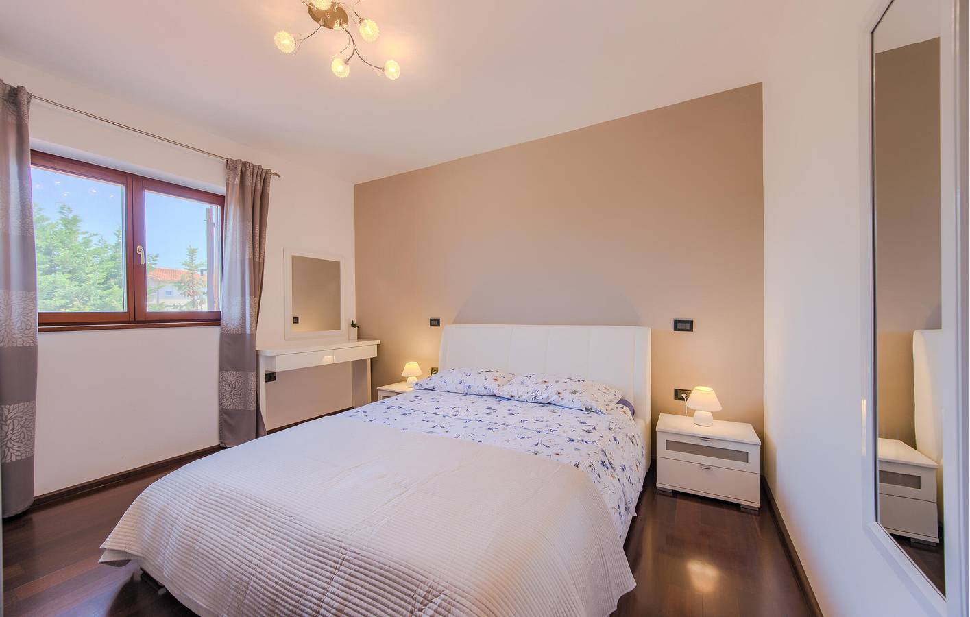 Ganze Ferienwohnung, Ferienwohnung für 4 Personen mit Terrasse in Stinjan, Südküste Istrien