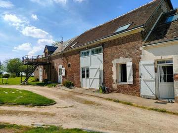 Gîte pour 4 personnes, avec piscine ainsi que terrasse et jardin à Prunay-Cassereau