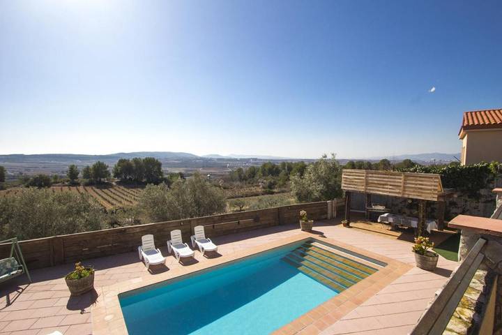 Casa rural para 9 personas, con Balcón y Terraza además de Jardín y Piscina en Pla del Panadés