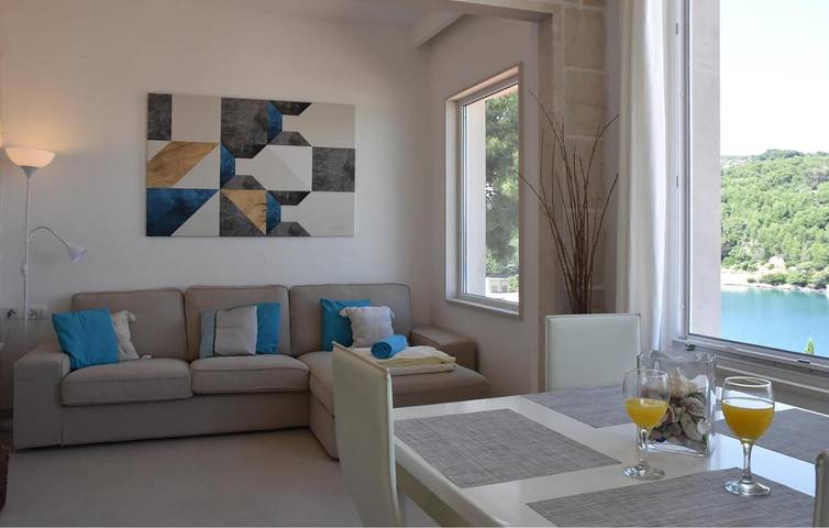 Gemütliche 1-Zimmer-Wohnung mit Meerblick, Pool und Parkplatz in Strandnähe in Selca, Brac