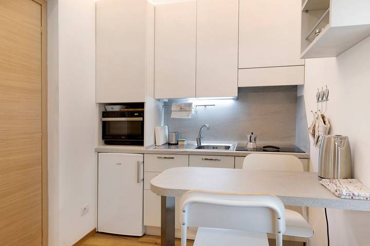 Appartamento intero, Casa Vacanze 'Super Mini Lanzada -' con Vista Montagna, Balcone e Wi-Fi in Lanzada (Borgo), Lanzada