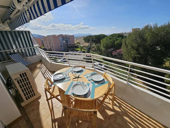 Apartamento vacacional entero, Apartamento de vacaciones para 5 personas con balcón in Sanary-sur-Mer, Costa mediterránea (Francia)