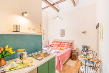 Vacation Rental for 4 Guests in Naples, Tyrrhenian Coast Campania, Picture 3