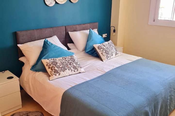 Apartamento entero, 🌴 **Luxury Coastal Getaway – 2 Bed, 2 Bath Apartment with Pool Views** 🌴 in San Luis de Sabinillas, Manilva