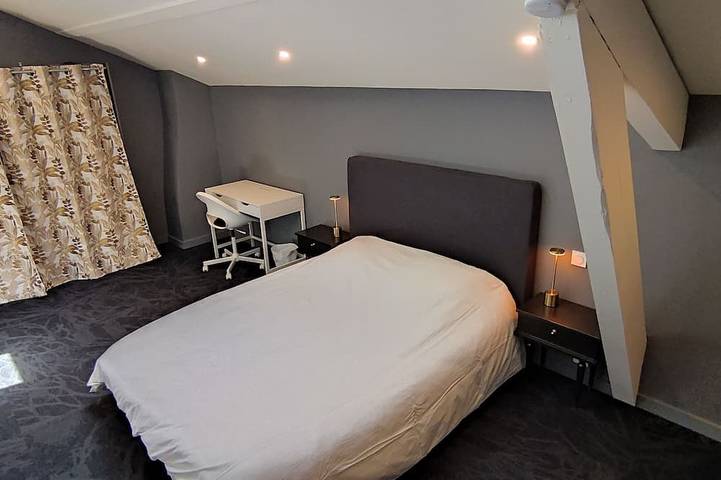 Gîte pour 4 personnes, avec jardin à Charmeil - 3