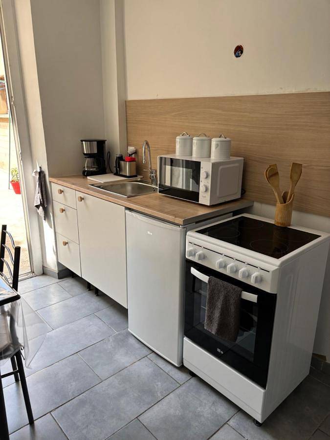 Location de vacances pour 6 personnes, avec terrasse, animaux acceptés à Port-de-Bouc - 2