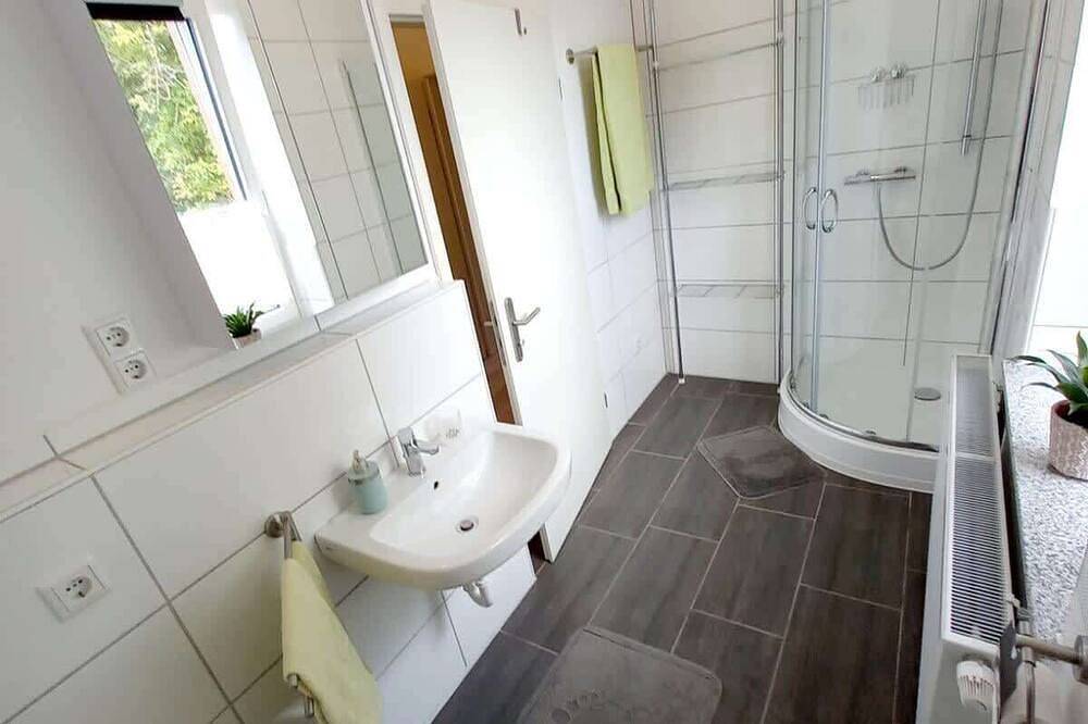 Ganze Wohnung, Fewo Weser Og Shady Pines Room 4 in Hadamar, Lahntal