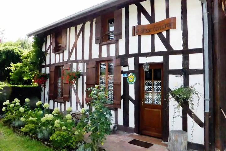Gîte pour 6 personnes, avec terrasse à Puellemontier