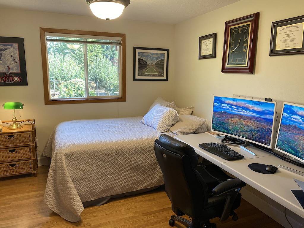 Single Level, Modern, and Clean 3 Bedroom 2 Bath Park Like Property in Salem (OR), Willamette Valley