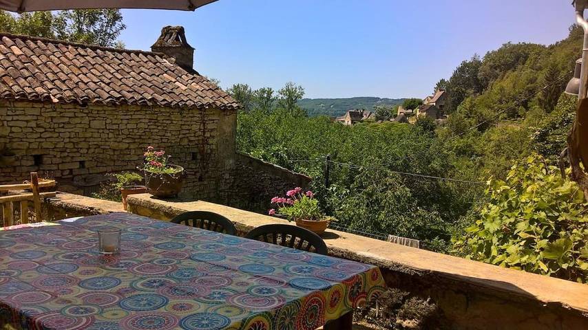 Location de vacances pour 5 personnes, avec vue et balcon à Saint-Vincent-de-Cosse