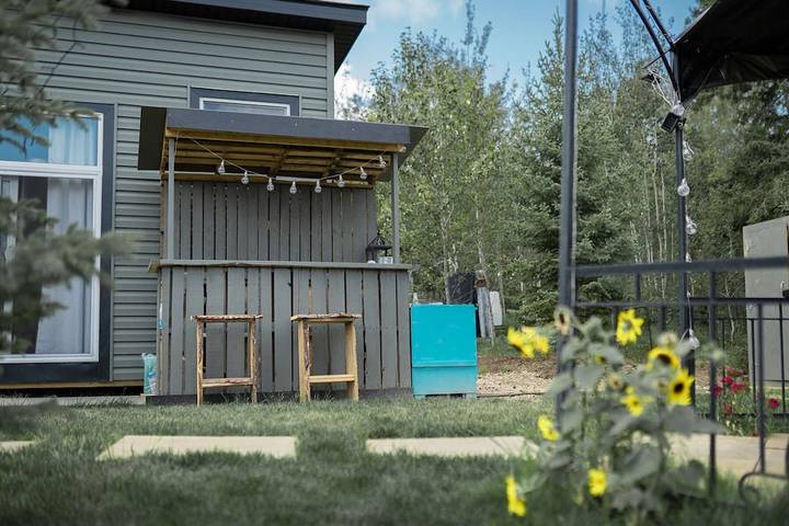 Log cabin for 10 people, with terrace, with pets in Alberta