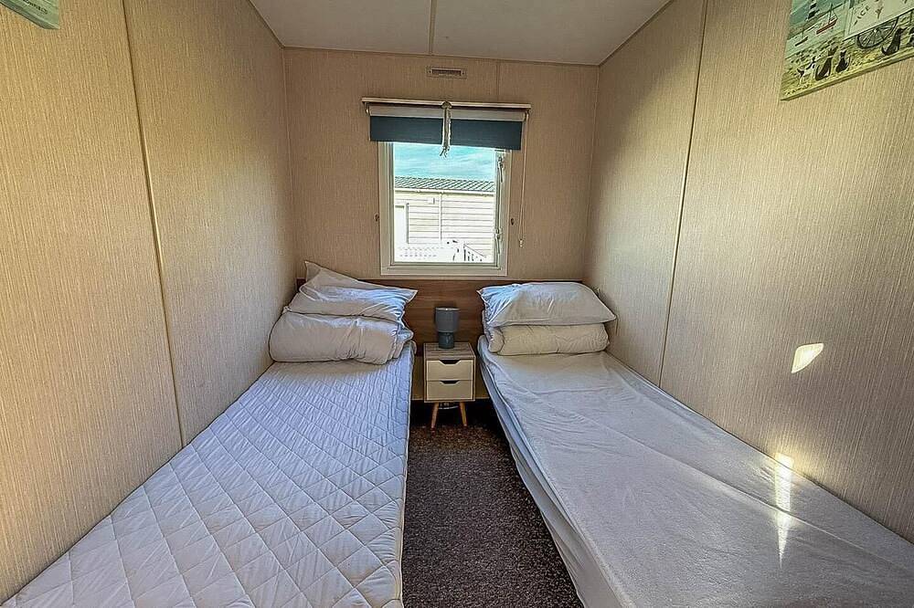 Beautiful 6 berth caravan for hire with huge decking at Manor Park in Hunstanton, Norfolk Coast
