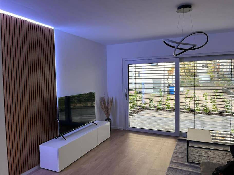 Ganze Wohnung, One-Bedroom Apartment in Wallersheim, Koblenz