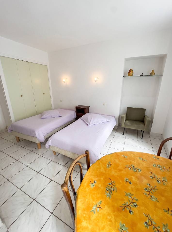 Studio entier, Charmant studio à Néris-les-Bains de 20 m² in Néris-les-Bains, Région de Montluçon
