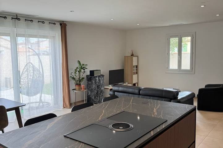 Location de vacances pour 4 personnes, avec jacuzzi et jardin à Châteauneuf-les-Martigues