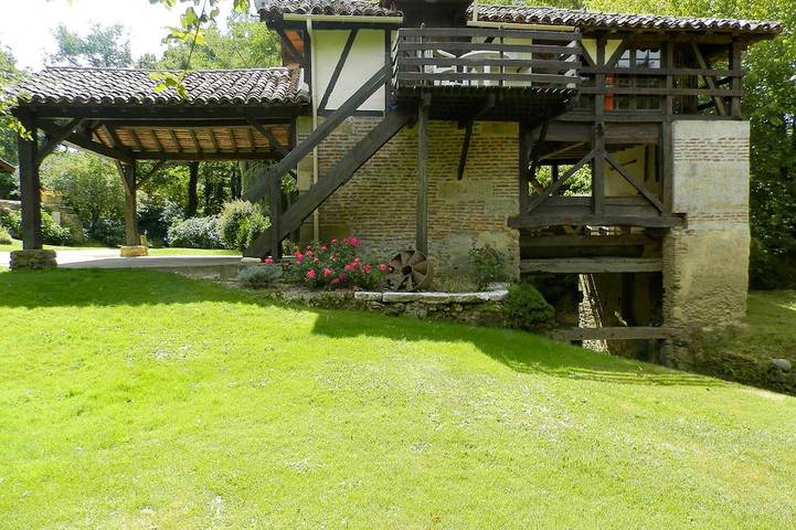 Moulin de Saint Cricq, Gîte insolite en bordure de rivière avec piscine et sauna in Saint-Cricq-Villeneuve, Landes