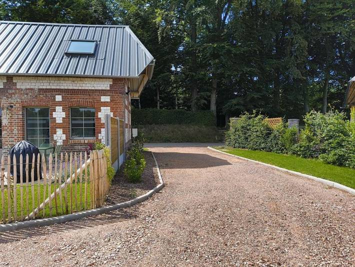 Location de vacances pour 22 personnes, avec bassin pour enfant et piscine ainsi que jardin et terrasse à Biville-la-Baignarde - 4